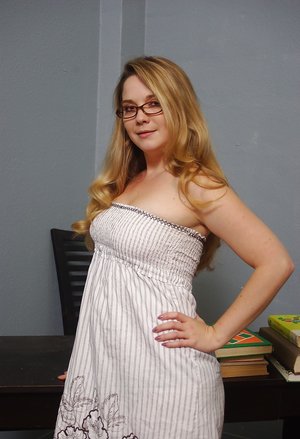 18 year old Brooke Lynn giving and receiving oral sex before facial cumshot